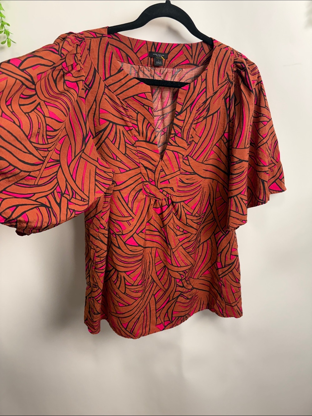 Ann Taylor Pink and Rust Abstract V-Neck Blouse